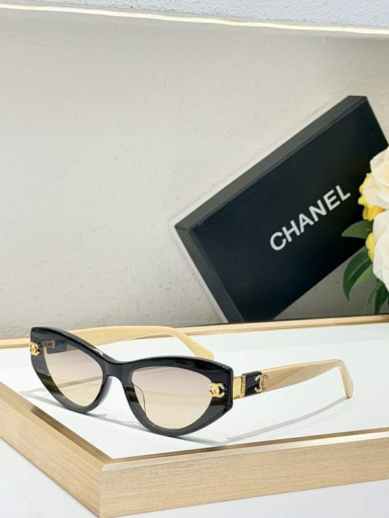 Picture of Chanel Sunglasses _SKUfw81853731fw